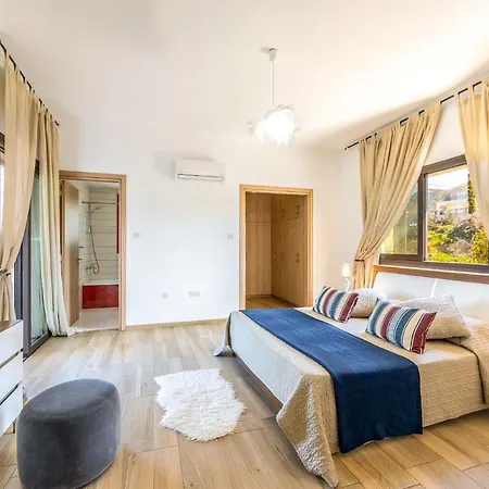 Villa Deborah's *