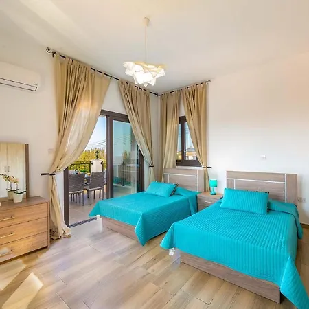 Deborah's Villa Argaka